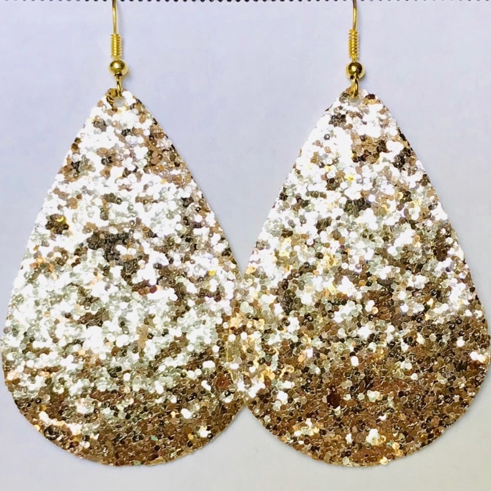 Clearance 🤩Last one!! Flint+Feather Ear rings - Picture 2 of 3